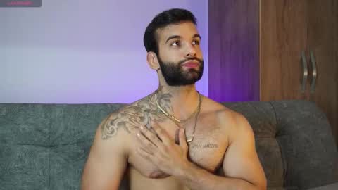 Mark online show from November 1, 2025, 10:56 pm