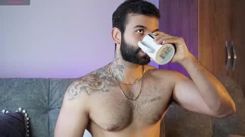 Mark online show from November 2, 2025, 9:50 pm