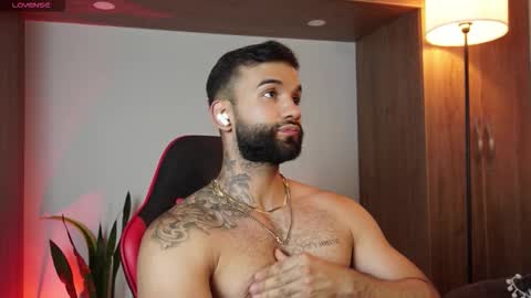 Mark online show from November 10, 2025, 10:31 pm