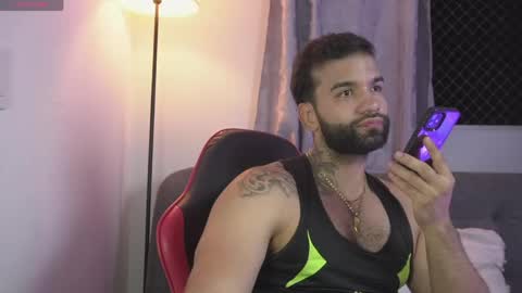 Snapshot of mark_hazze chatting on May 5, 2026, 12:40 am Mark online show from May 5, 2026, 12:40 am
