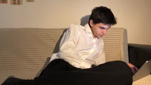 Mark online show from October 16, 2025, 11:33 am