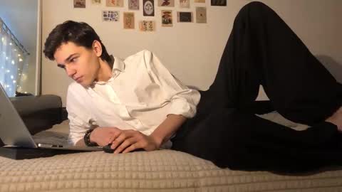 Mark online show from October 21, 2025, 9:43 am