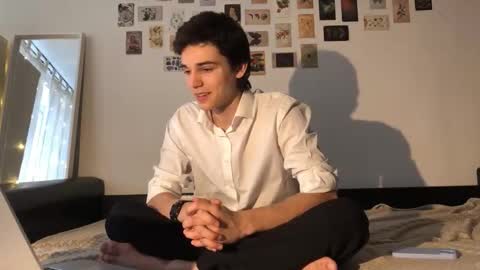 Mark online show from October 22, 2025, 8:47 am