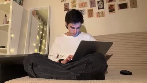 Mark online show from November 1, 2025, 2:52 pm