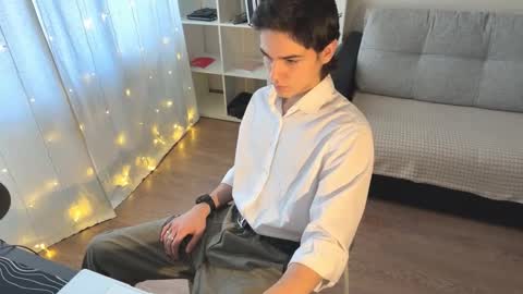 Mark online show from November 19, 2025, 10:04 am