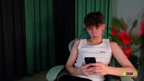 Snapshot of mark_safr chatting on April 29, 2026, 1:59 pm Mark online show from April 29, 2026, 1:59 pm