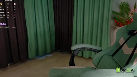 Snapshot of mark_safr chatting on May 8, 2026, 12:16 am Mark online show from May 8, 2026, 12:16 am