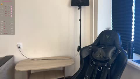 Mark online show from September 13, 2025, 12:49 pm