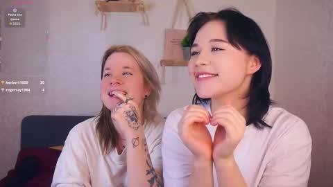 Kira and Evia online show from November 22, 2025, 1:10 pm