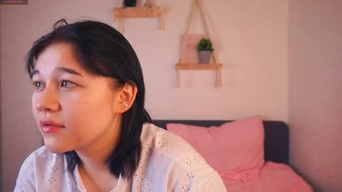 Kira and Evia online show from November 26, 2025, 7:42 am