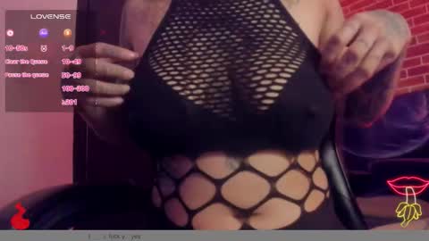 Snapshot of marllena chatting on October 8, 2025, 11:52 am mar online show from October 8, 2025, 11:52 am