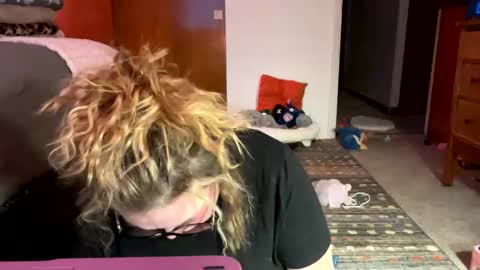 maroon_moon online show from February 16, 2025, 10:54 pm