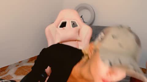 May online show from December 22, 2025, 8:06 pm