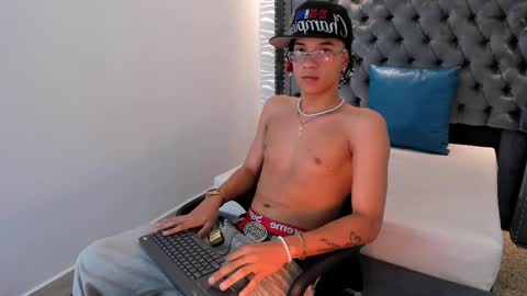 MARSHALL online show from December 5, 2025, 1:31 pm