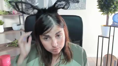 martaedams online show from September 25, 2025, 6:28 am