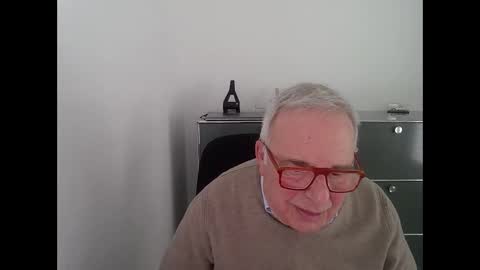 martin_1947 online show from December 24, 2024, 11:06 am