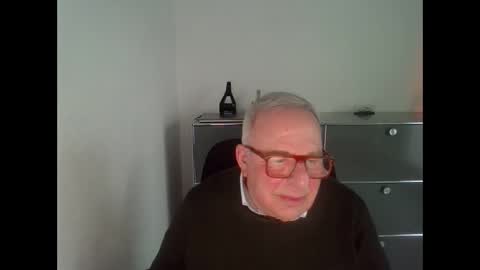 martin_1947 online show from February 16, 2025, 4:42 pm