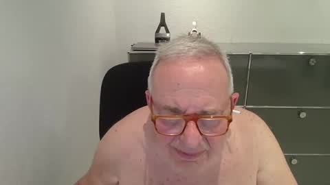 martin_1947 online show from October 18, 2025, 10:21 pm