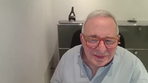 martin_1947 online show from November 19, 2025, 9:48 pm