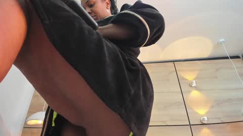 martina touss  online show from February 5, 2025, 4:06 am