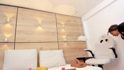 martina touss  online show from March 5, 2025, 6:23 pm