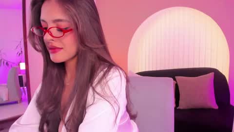 Nina online show from June 3, 2026, 8:14 pm