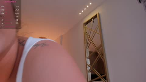 Martinna Bonnet online show from December 17, 2024, 4:21 pm