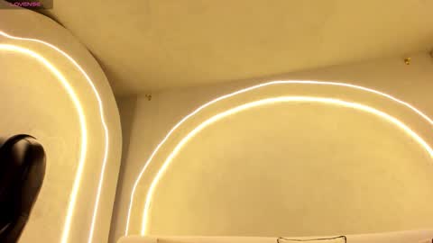 Martinna Bonnet online show from November 28, 2025, 9:45 am