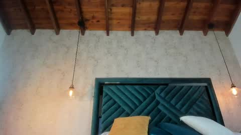 Martina online show from April 16, 2026, 7:36 pm