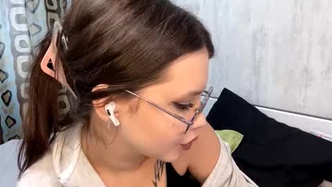 Mia online show from February 13, 2026, 7:48 am