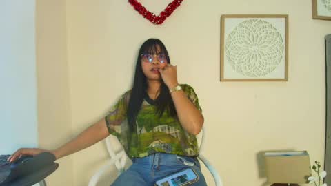 mary_cute9 online show from April 13, 2026, 12:21 pm