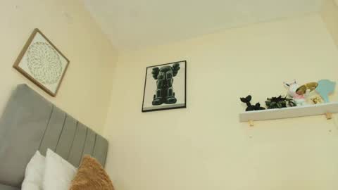 mary_cute9 online show from April 18, 2026, 12:20 pm