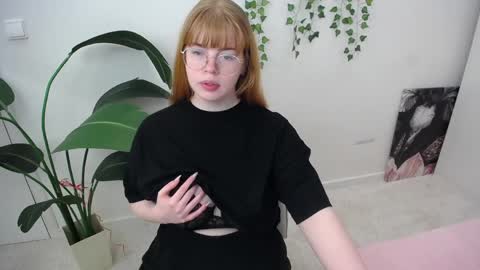 Snapshot of mary_elle chatting on April 28, 2026, 1:16 pm Mary online show from April 28, 2026, 1:16 pm