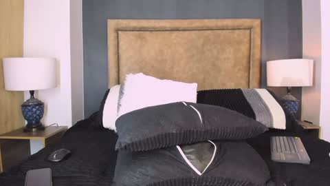   online show from December 26, 2024, 9:15 pm