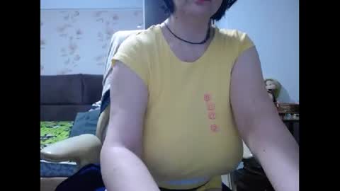Snapshot of mary_x chatting on June 5, 2026, 3:35 am Mary online show from June 5, 2026, 3:35 am