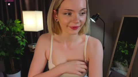 Snapshot of marycalder chatting on April 6, 2026, 1:14 am Mary online show from April 6, 2026, 1:14 am