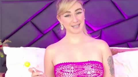 Snapshot of marydeniro chatting on July 22, 2026, 8:00 pm online show from July 22, 2026, 8:00 pm