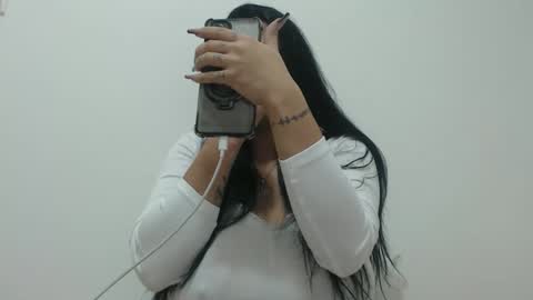 maryem online show from November 28, 2025, 3:14 pm