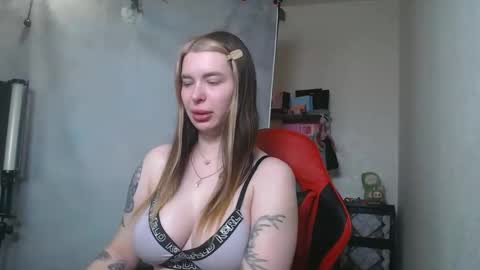 maryh0tlove online show from May 13, 2026, 9:39 am