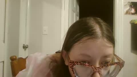 Snapshot of maryjaneflowers chatting on December 16, 2024, 10:29 am maryjaneflowers online show from December 16, 2024, 10:29 am