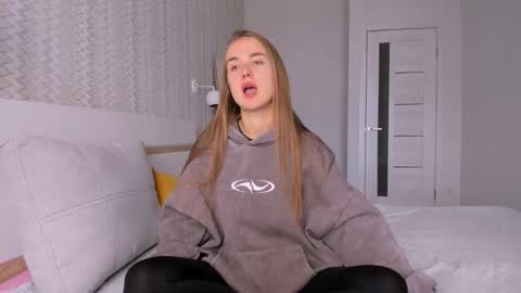 Snapshot of marylee_21 chatting on October 28, 2025, 7:01 am Mari online show from October 28, 2025, 7:01 am