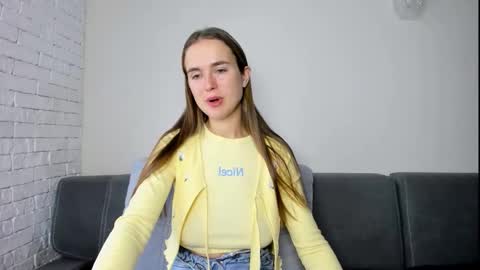 Snapshot of marylee_21 chatting on November 18, 2025, 9:36 am Mari online show from November 18, 2025, 9:36 am