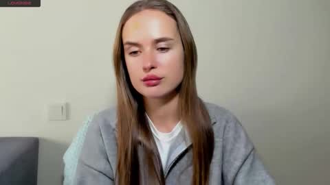 Snapshot of marylee_21 chatting on December 22, 2025, 9:28 am Mari online show from December 22, 2025, 9:28 am