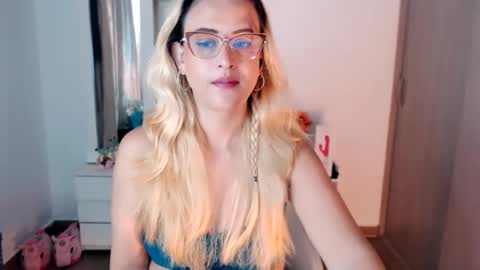 maryline online show from November 15, 2025, 2:57 pm