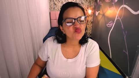 Marylin online show from March 12, 2025, 7:49 pm