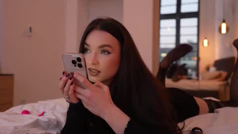 Marina online show from December 19, 2025, 2:57 pm