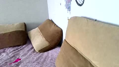 maryyemm online show from January 22, 2025, 9:24 am