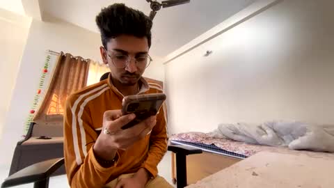 Mask Boy online show from December 18, 2024, 4:31 am