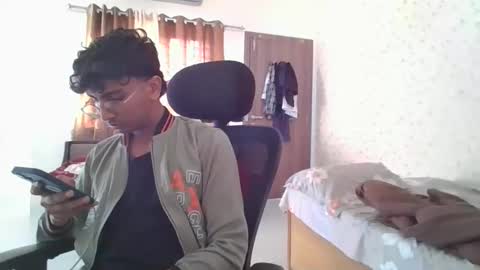 Mask Boy online show from December 3, 2025, 3:25 am