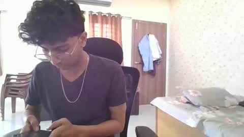 Mask Boy online show from December 22, 2025, 6:10 am